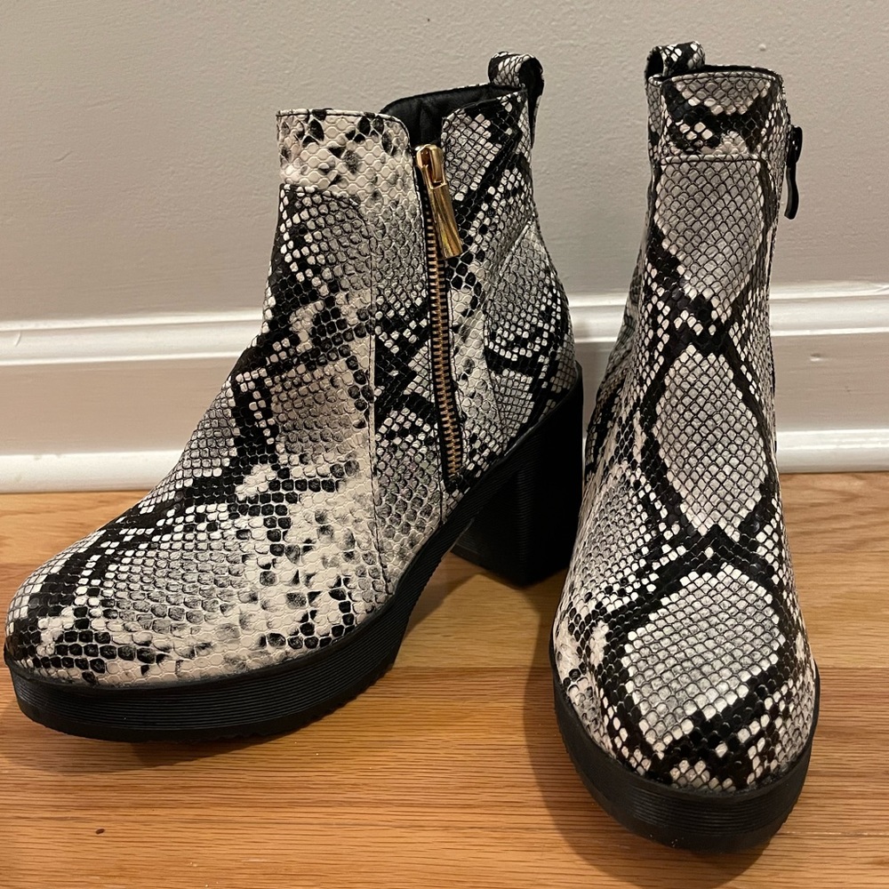 Ankle booties